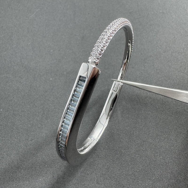 High-quality V-shaped gold bracelet with a U-shaped clasp, fully encrusted with diamonds and rubies, a stylish and luxurious accessory for women, perfect for European and American markets High-quality V-shaped gold bracelet with a U-shaped clasp, fully encrusted with diamonds and rubies, a stylish and luxurious accessory for women, perfect for European and American markets