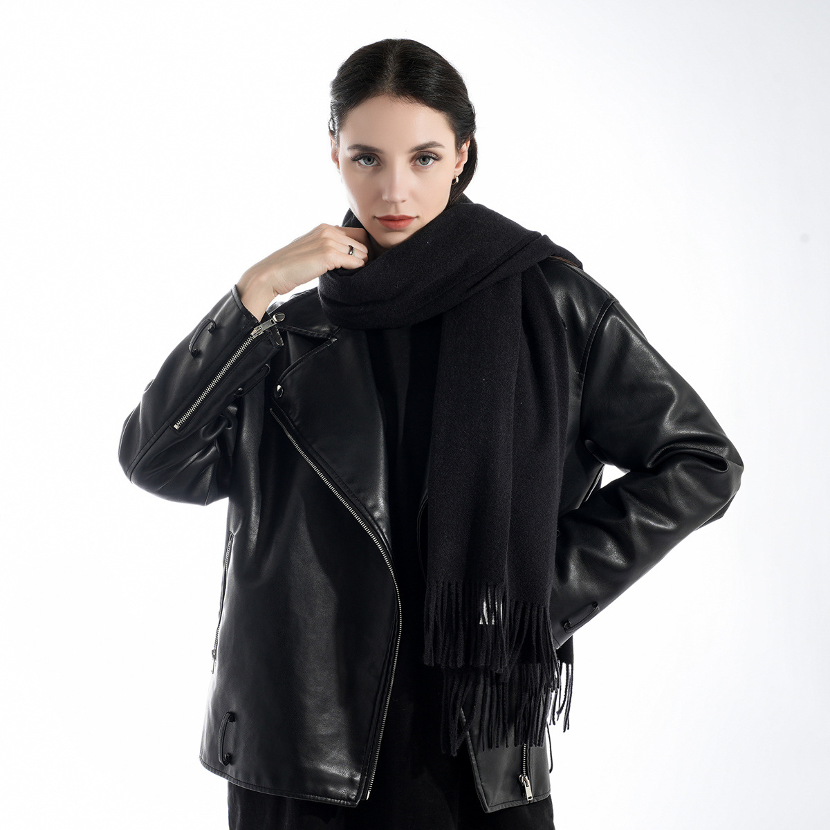 2024 Herbst und Winter Ethno-Stil Leopardenmuster Kurzer Quastengewebter Wollschal für Frauen Warmer Schalschal_voghion.com