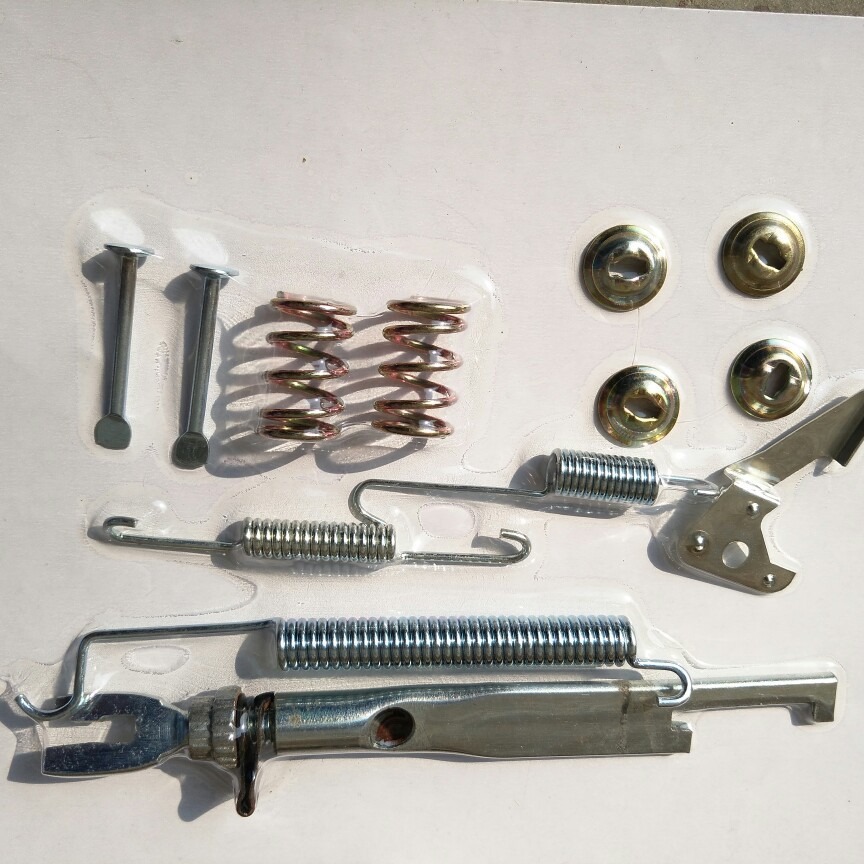 Suministre el kit de reparación del freno de tambor del coche MA10-26-46Z QBT/ZM36 04943 47061