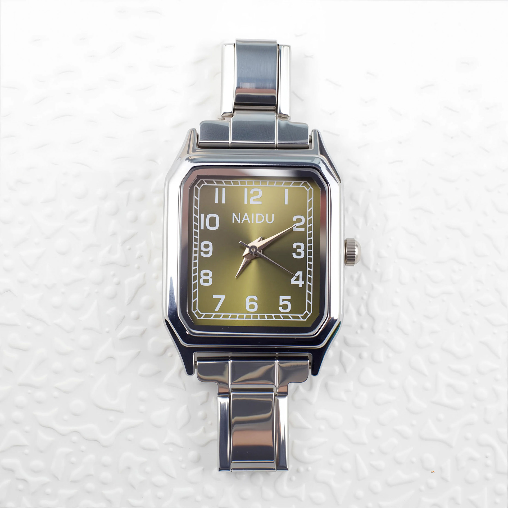 人気モジュールのチェーン時計女性石英時計卸売り欧米のブレスレットには、DIY腕時計がセットされています