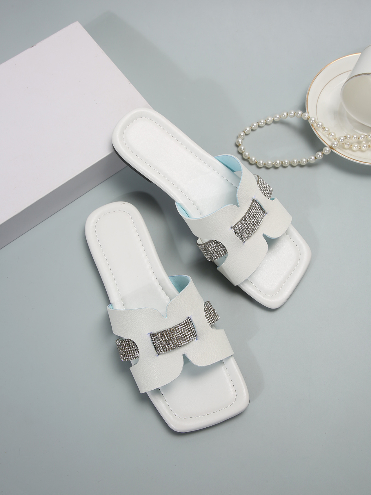 Große Diamant-Flip-Flops mit quadratischer Spitze für Damen im Frühjahr 2024, modisch für Outdoor-Kleidung, Damensandalen und Strand_voghion.com