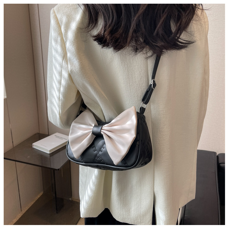 Women's Small Spring&summer Pu Leather Solid Color Fashion Bowknot Square Flip Cover Underarm Bag display picture 2