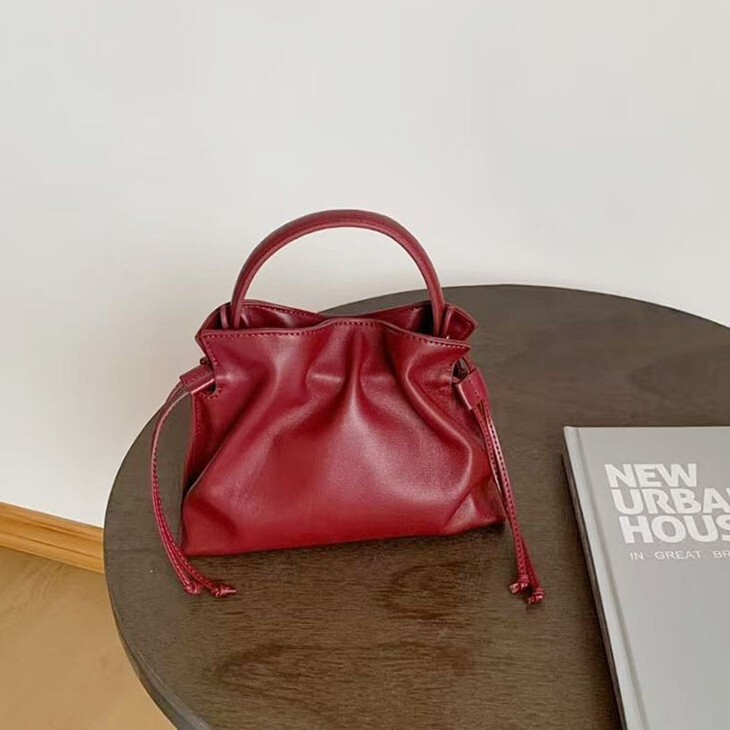 First-Layer Sheepskin Cloud-Shaped Handbag, Niche Design, Pleated Drawstring Small Tote Bag, High-End Feel, Single-Shoulder Crossbody Bag First-Layer Sheepskin Cloud-Shaped Handbag, Niche Design, Pleated Drawstring Small Tote Bag, High-End Feel, Single-Shoulder Crossbody Bag