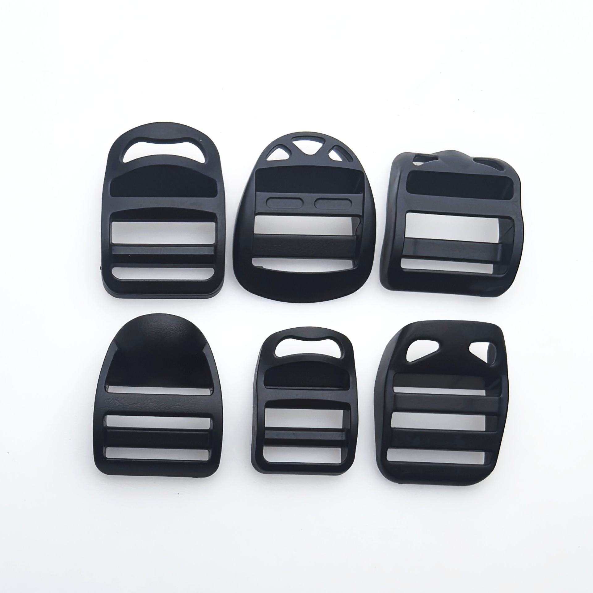 Botón de malla de plástico negro con diseño de media cúpula, bolsas, correas de hombro, accesorios de ajuste resistentes y duraderos, especificaciones completas