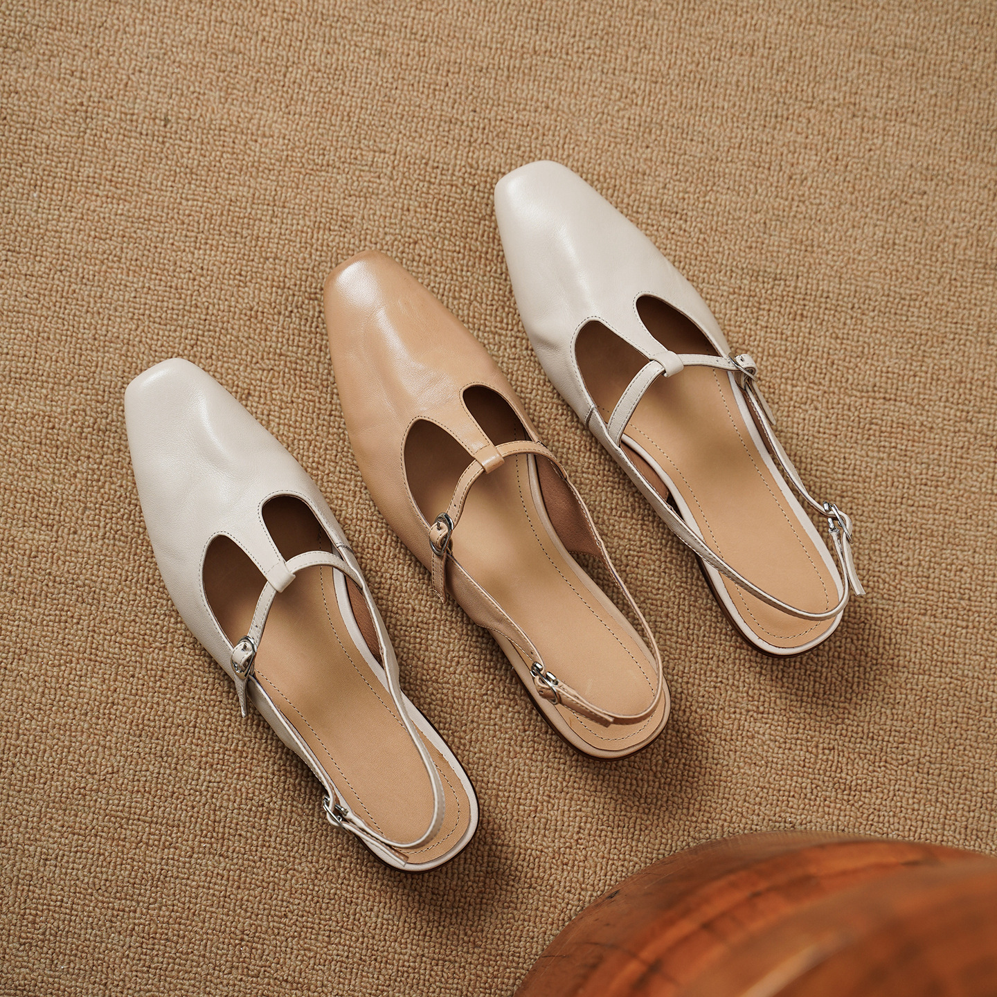 Sandal nữ quai ngang da bò gót vuông 3 cm khóa T — màu trắng ngà