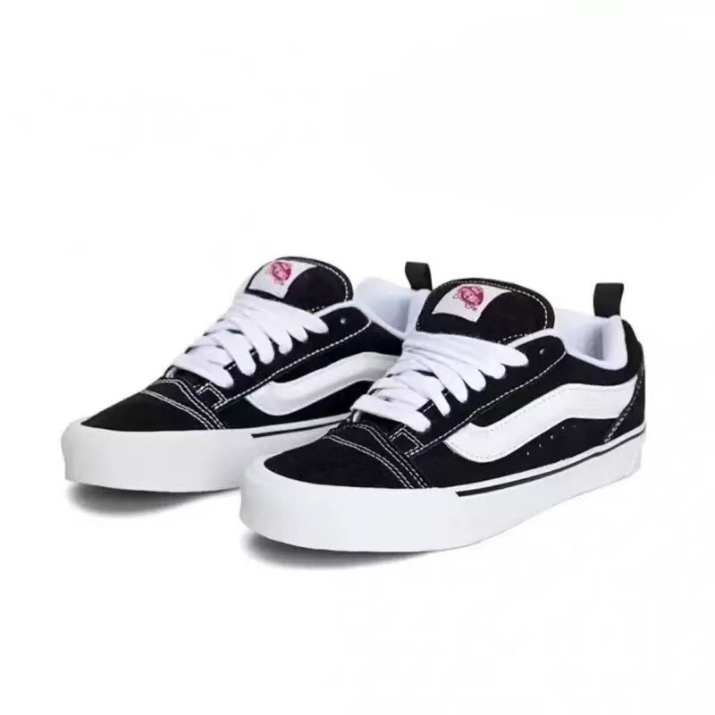 Popular Meiqiwans Knu Skool chunky sneakers with large logo, suede retro American-style skate shoes Popular Meiqiwans Knu Skool chunky sneakers with large logo, suede retro American-style skate shoes