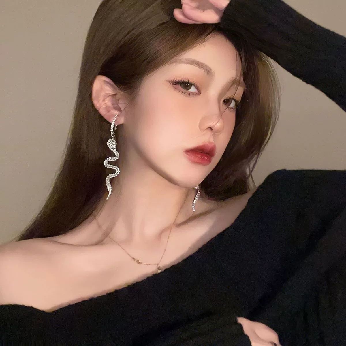 Sophisticated earrings, light luxury style