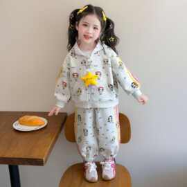 女童秋季休闲运动套装2026新款女宝宝满印卡通两件套儿童连帽秋装