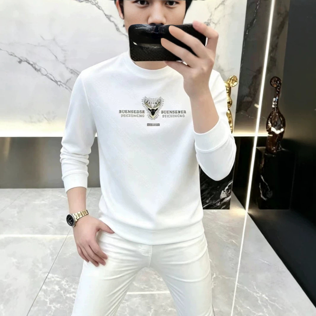 European-style trendy printed sweatshirt for men, crew neck, long sleeves, white, high-quality base layer, versatile top for young people.