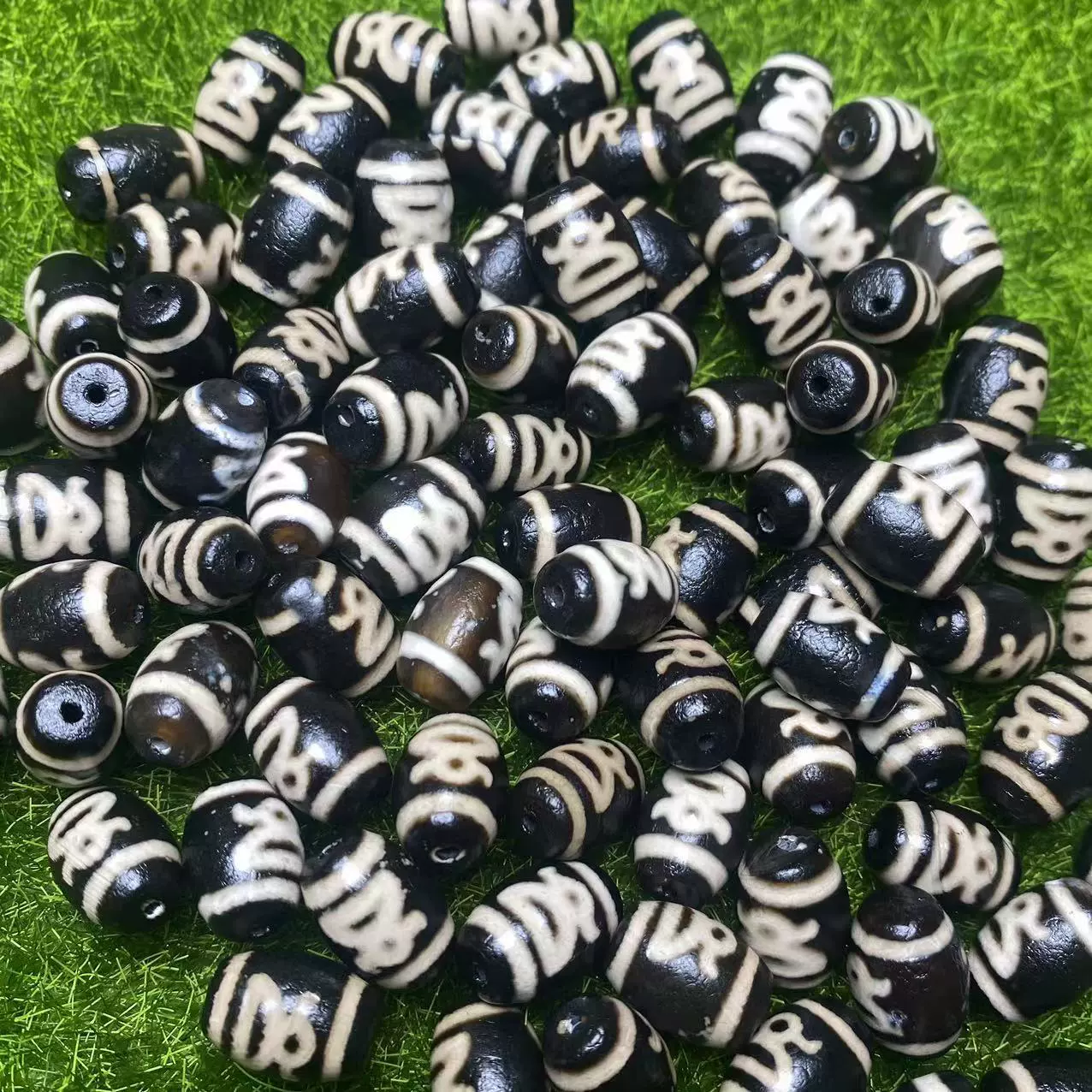 Высокое масляное покрытие целлюлоза черно-белый маленький Бог богатства 10x14 мм Оптовая Продажа с фабрики черно-белые бусины Свободные бусины DIY украшения ручной работы с бусинами