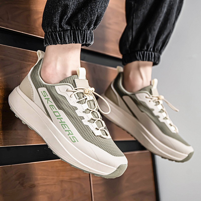 Zapatos de malla para hombres verano 2025 nuevo tipo de suela suave transpirable tendencia universal zapatos de hombre con suela gruesa aumentando la altura de las zapatillas de malla ligeras