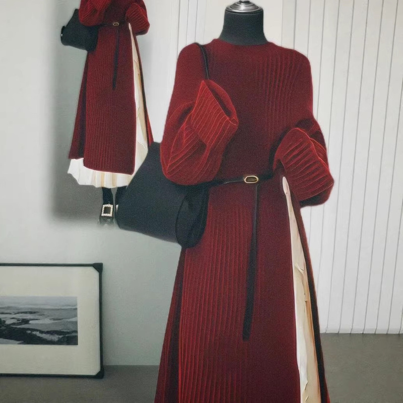 In Winter, a Complete Set of Large Size Fat mm Korean Style High-End Red Slit Sweater Suspender Dress Suit for Women