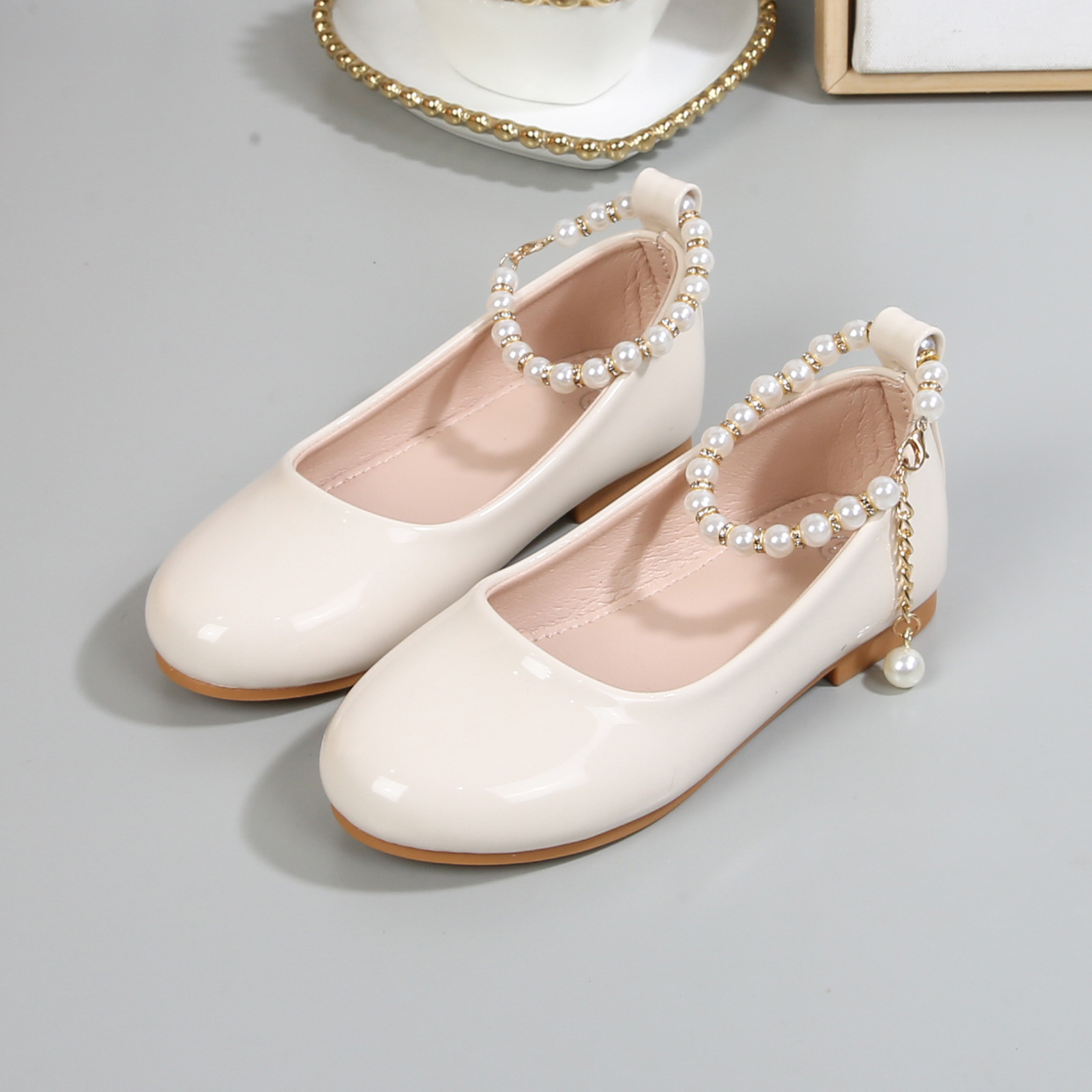 2026 Spring and Autumn New Style Girls' Shiny Korean Style Pearl Bow Princess Shoes with Soft Non-Slip Soles