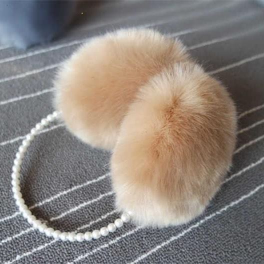 Nueva caliente lindo orejeras de felpa de invierno caliente a prueba de frío fábrica al por mayor de piel de conejo orejeras piel