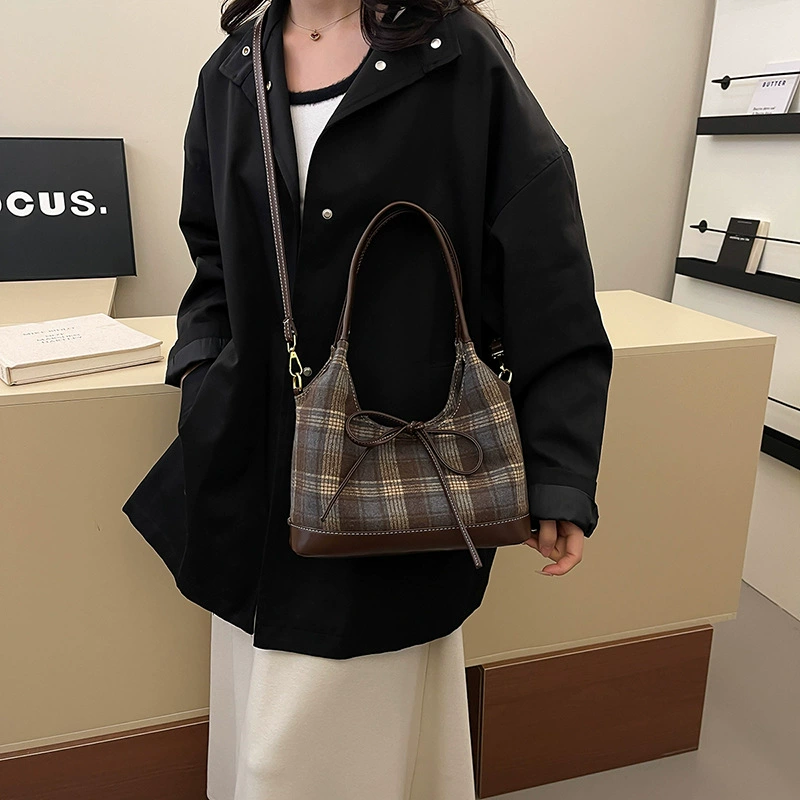 Small retro shoulder bag, design handheld basket with bow
