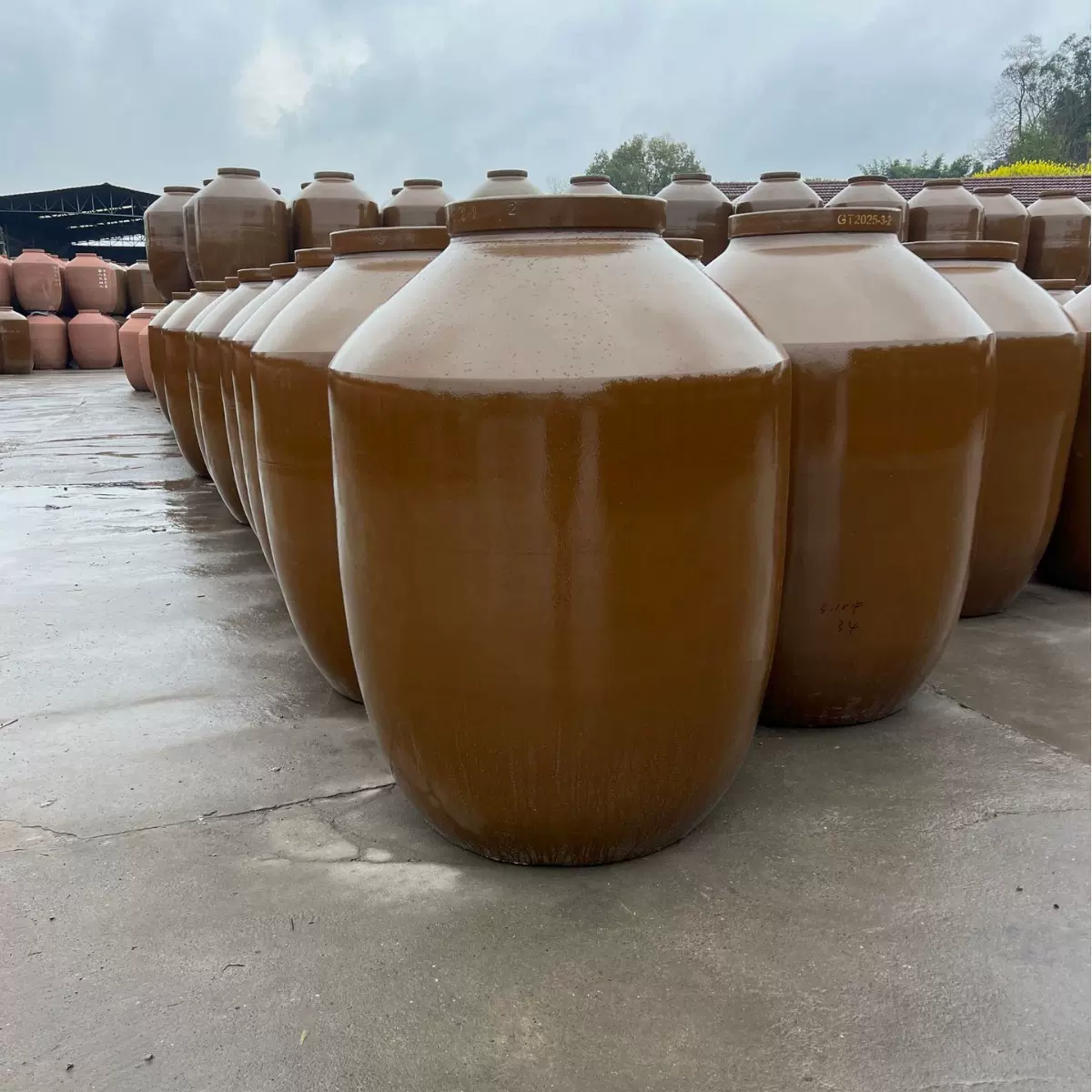 四川加厚土陶大酒坛2000斤1000酒缸生产厂家瓦罐储吨发酵