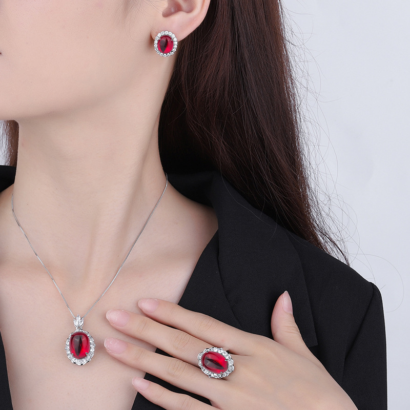 Zhuang Sheng joyería plantación de hielo fluorescente denier paloma sangre roja corindón cuerpo llano Jade colgante traje piedra principal 13*18-10