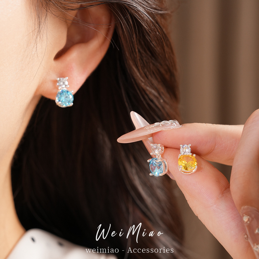 Aguja de plata zircón geometría aretes redondos modernos estilo minimalista temperamento pendientes ligeros de lujo alta sensación auriculares al por mayor image 3
