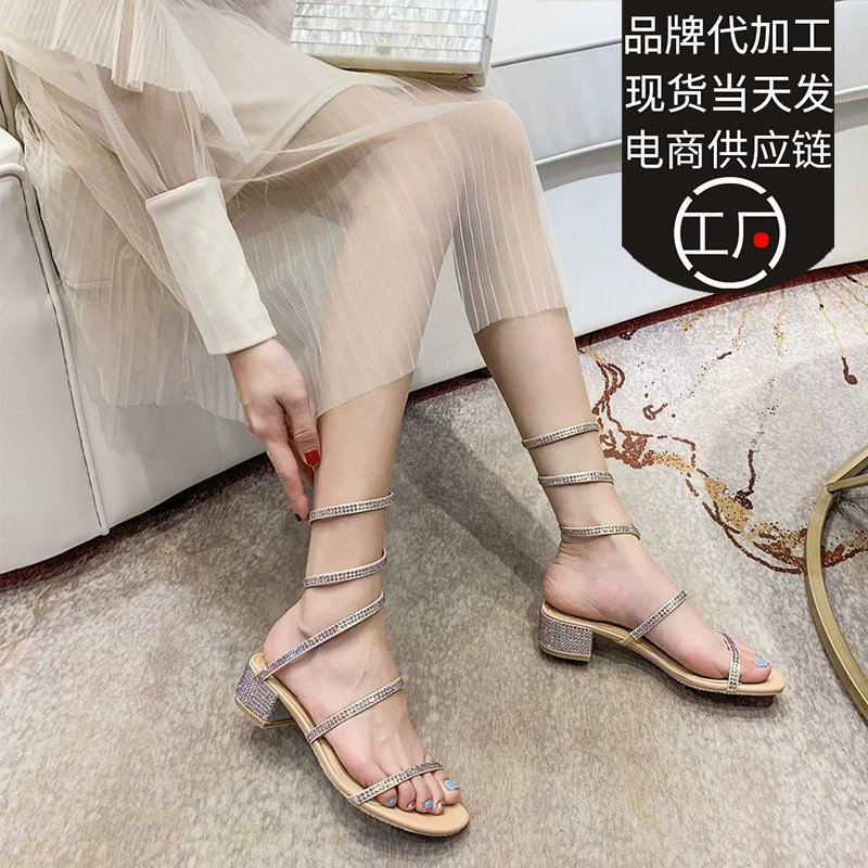 Весенне-летние женские босоножки в форме змеи, новый стиль со стразами, толстый каблук с открытым носком, модные римские туфли с запахом ног