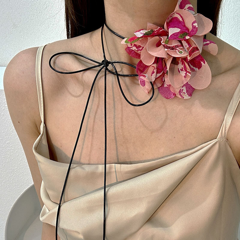 Elegant Flower Cloth Handmade Women's Necklace display picture 4