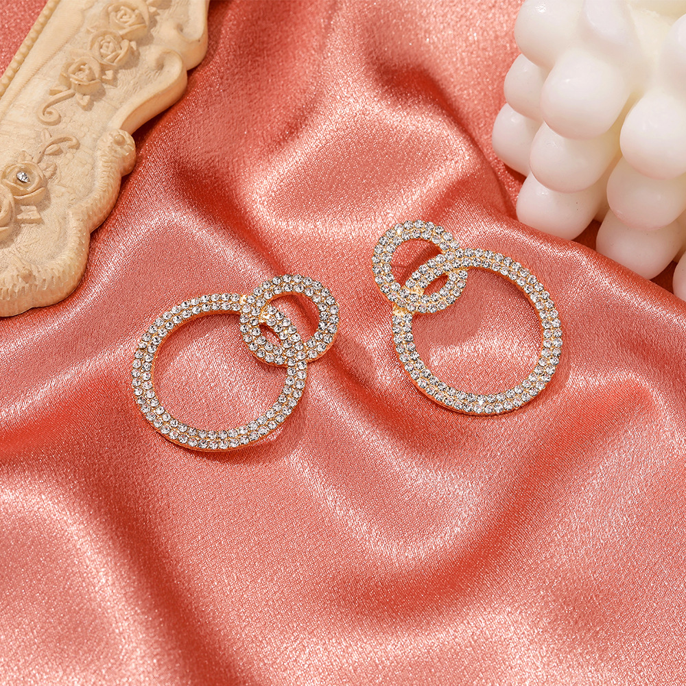 Boucles D&#39;oreilles Géométriques À Double Cercle À La Mode Avec Diamants En Gros Nihaojewelry display picture 6