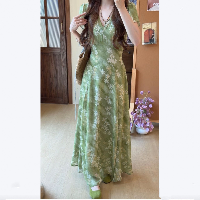 Yimo 2026 Summer New French Retro Jade Green Floral Slim-Fit Vacation Dress Yimo 2026 Summer New French Retro Jade Green Floral Slim-Fit Vacation Dress