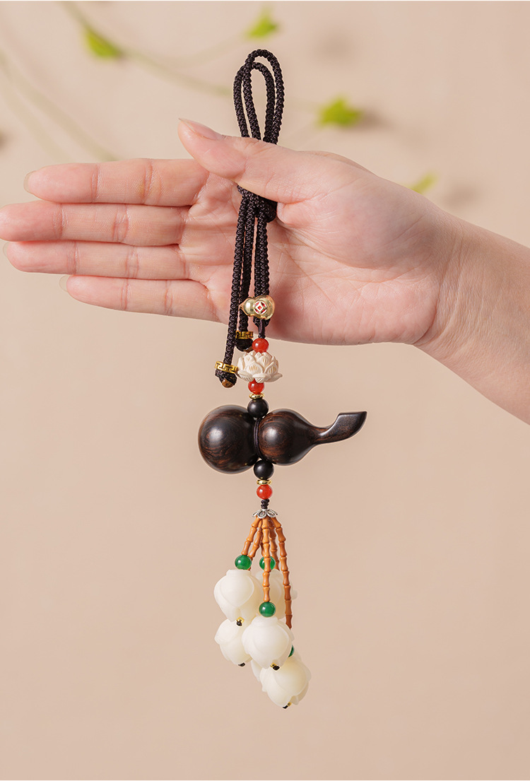 Car pendant car interior sandalwood gourd pendant Bodhi Lotus rearview mirror pendant creative carving car jewelry Bodhi
