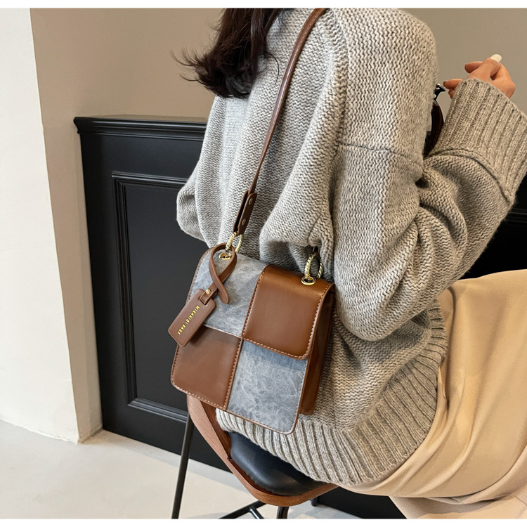 This year, there is a trend of fashionable, versatile, casual and stylish hand-held small square bags for women undefined