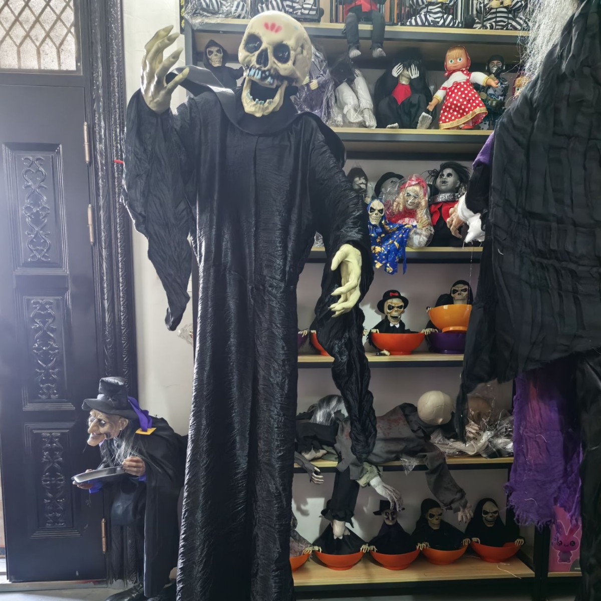 Nuevos productos en el mercado Escape from the Encamped House Electric NPC Horror Atmosphere Big Standing Swing Girl Ghost Halloween