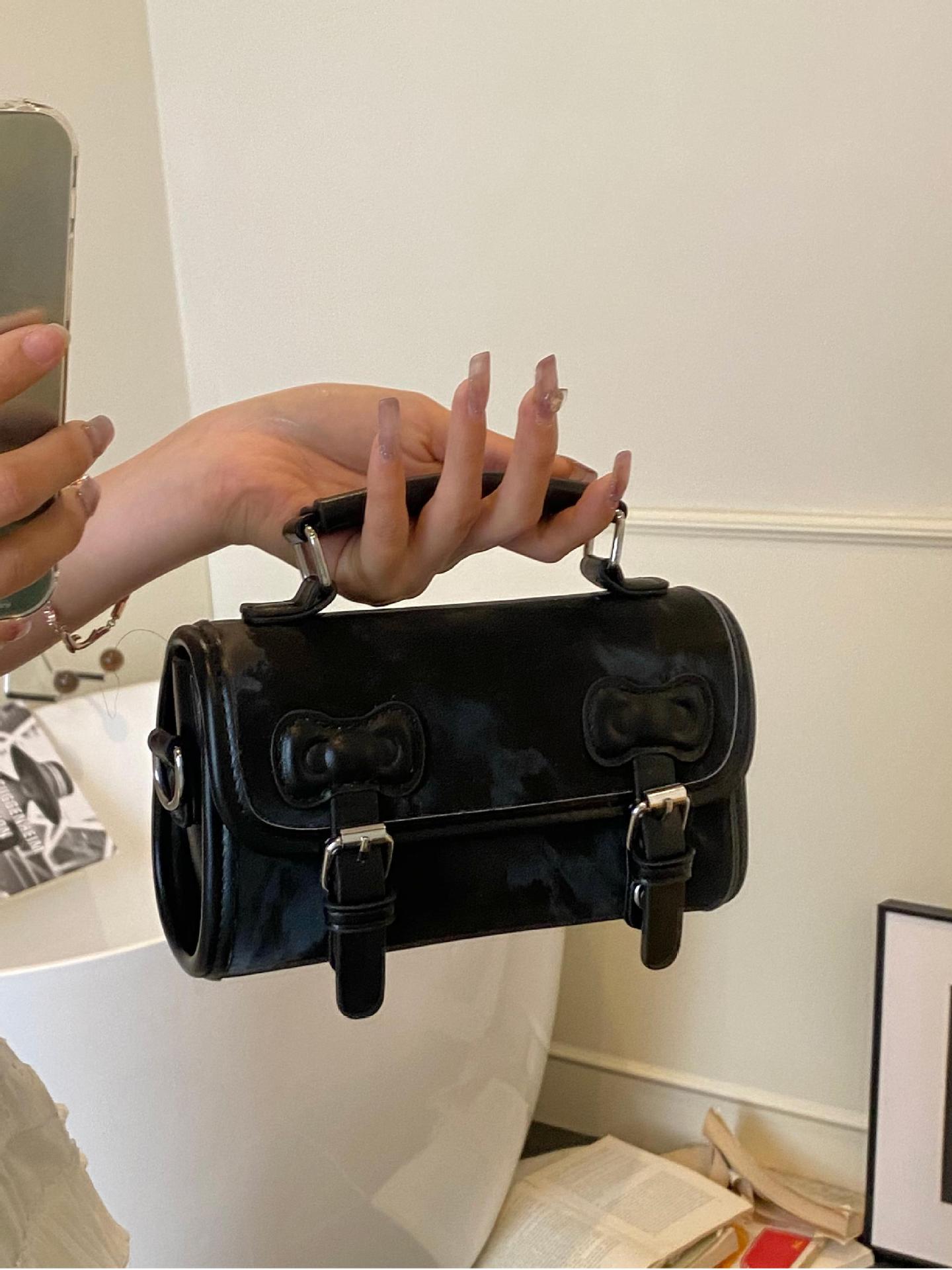 Summer Super Fire Hand lleva un pequeño bolso cuadrado femenino 2025 nuevo bolso de hombro con lazo de moda bolso de mensajero de estilo universitario de todo fósforo