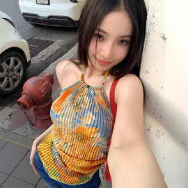 今年流行的漂亮油画上衣女春夏新款海边度假辣妹风挂脖吊带小背心