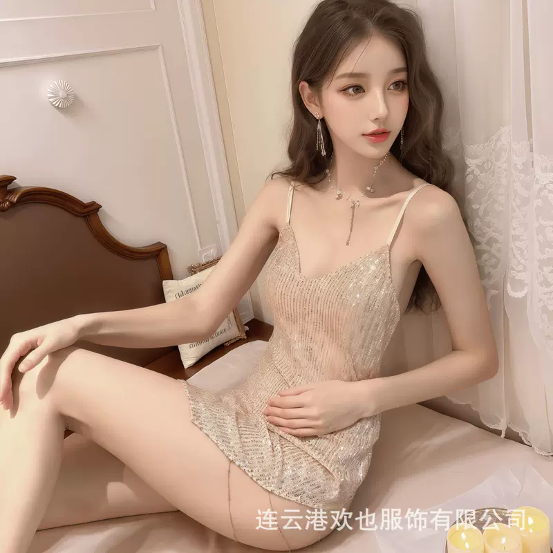 Сексуальное пижамное белье, нарядные стрази на ногтях, облегающее slip-dress, юбка, новая коллекция, акцент на бёдрах