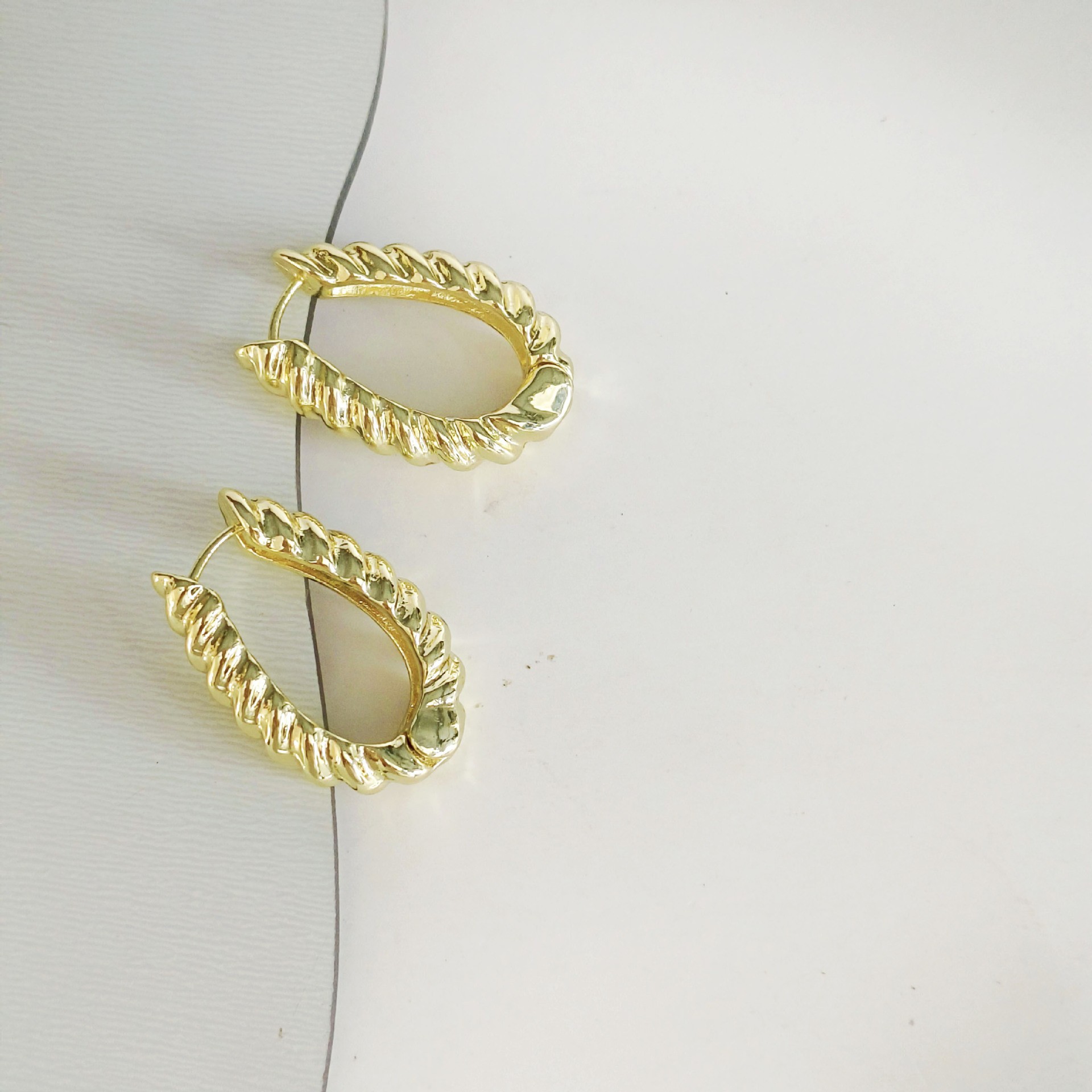 Textured earrings gold