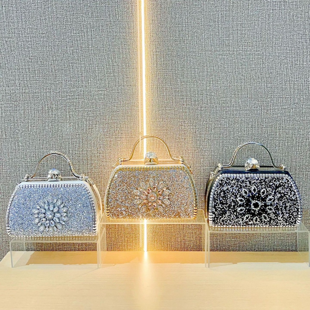 Diamond Studded Evening Shoulder Bag For Elegant Socialite Events_voghion.com