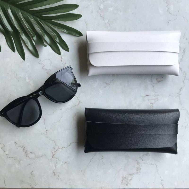 Leather portable mirror case wallet-type compact and durable glasses case lightweight sunglasses case black and white spot wholesale