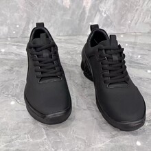 百搭男士休闲皮鞋头层牛皮，细腻皮面，通勤逛街出行舒适耐磨男士