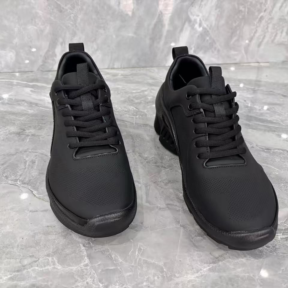 百搭男士休闲皮鞋头层牛皮，细腻皮面，通勤逛街出行舒适耐磨男士