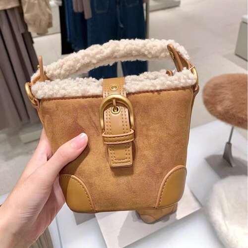 Autumn and Winter Women's Single Shoulder Bag, Women's Casual Retro Plush Bag, Versatile Commute Bag, Fluffy Handheld Crossbody Bag