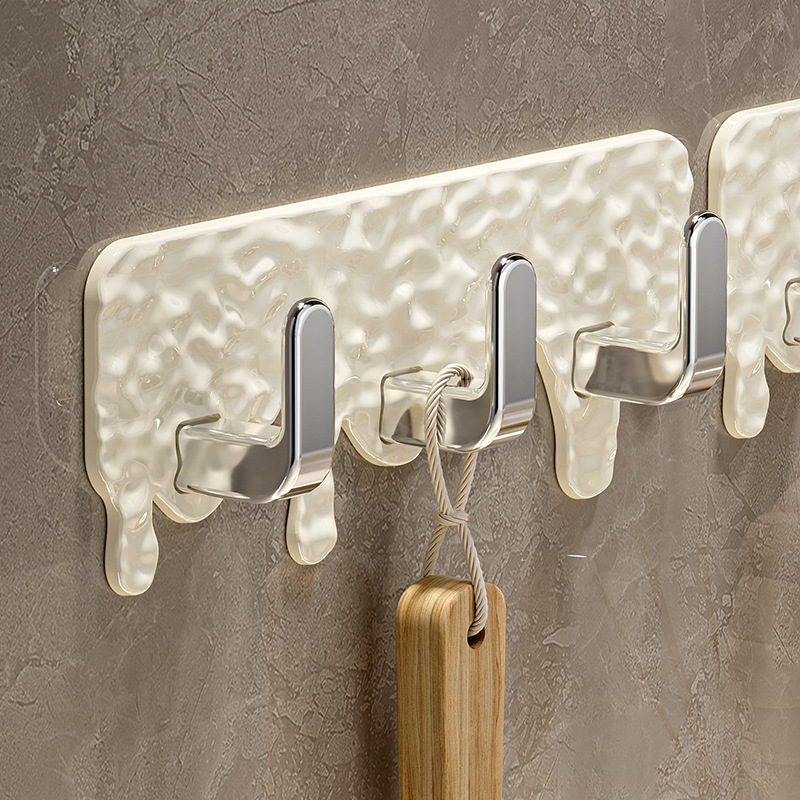 Gancho de tres enlaces sin perforación de estilo crema, gancho para ropa de pared de baño de adhesivo fuerte y sin costuras con gancho para almacenamiento de artículos diversos