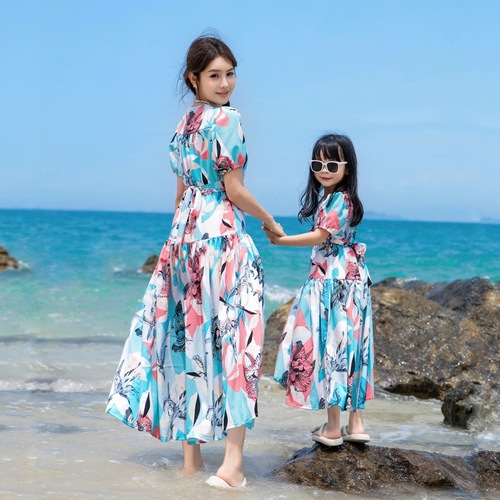 Internet celebrity parent-child summer clothes for a family of three and four, bohemian mother-daughter dresses, travel vacation beach suits