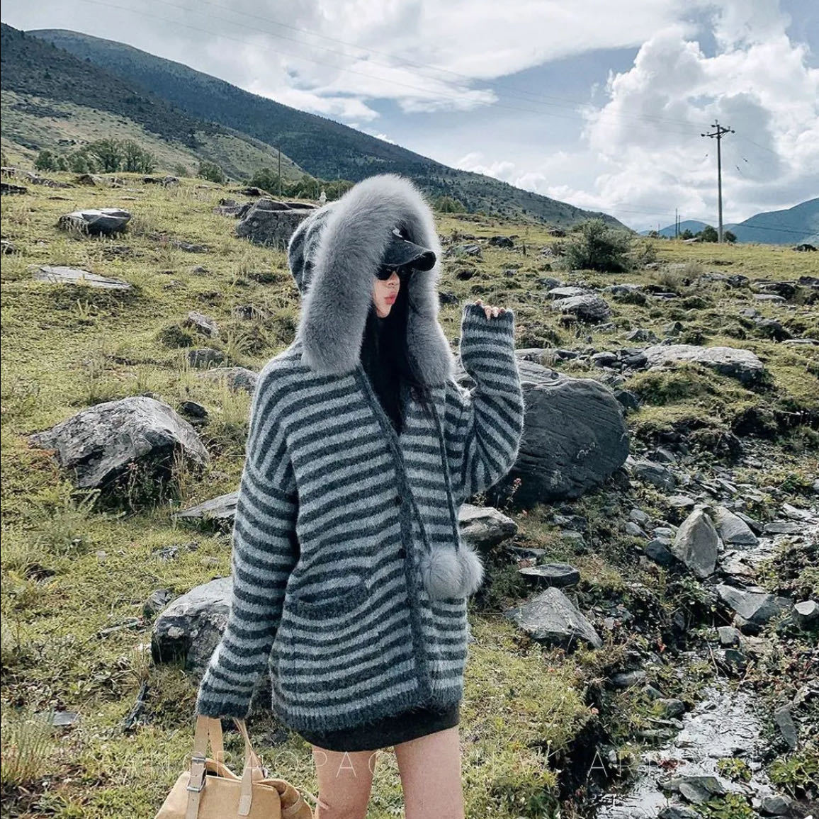 现货~韩国东大门秋冬新款大毛领连帽条纹毛衣外套加厚中长开衫女
