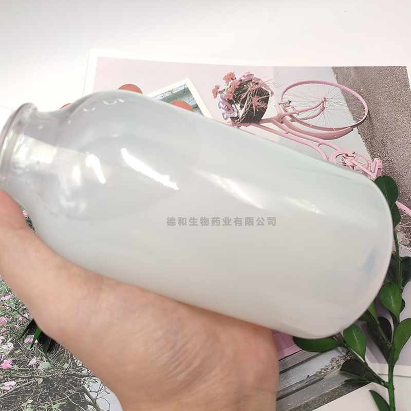 セラミド酵母の水でやわらかな肌の水を潤し、保湿して肌の色を明るくします。|undefined