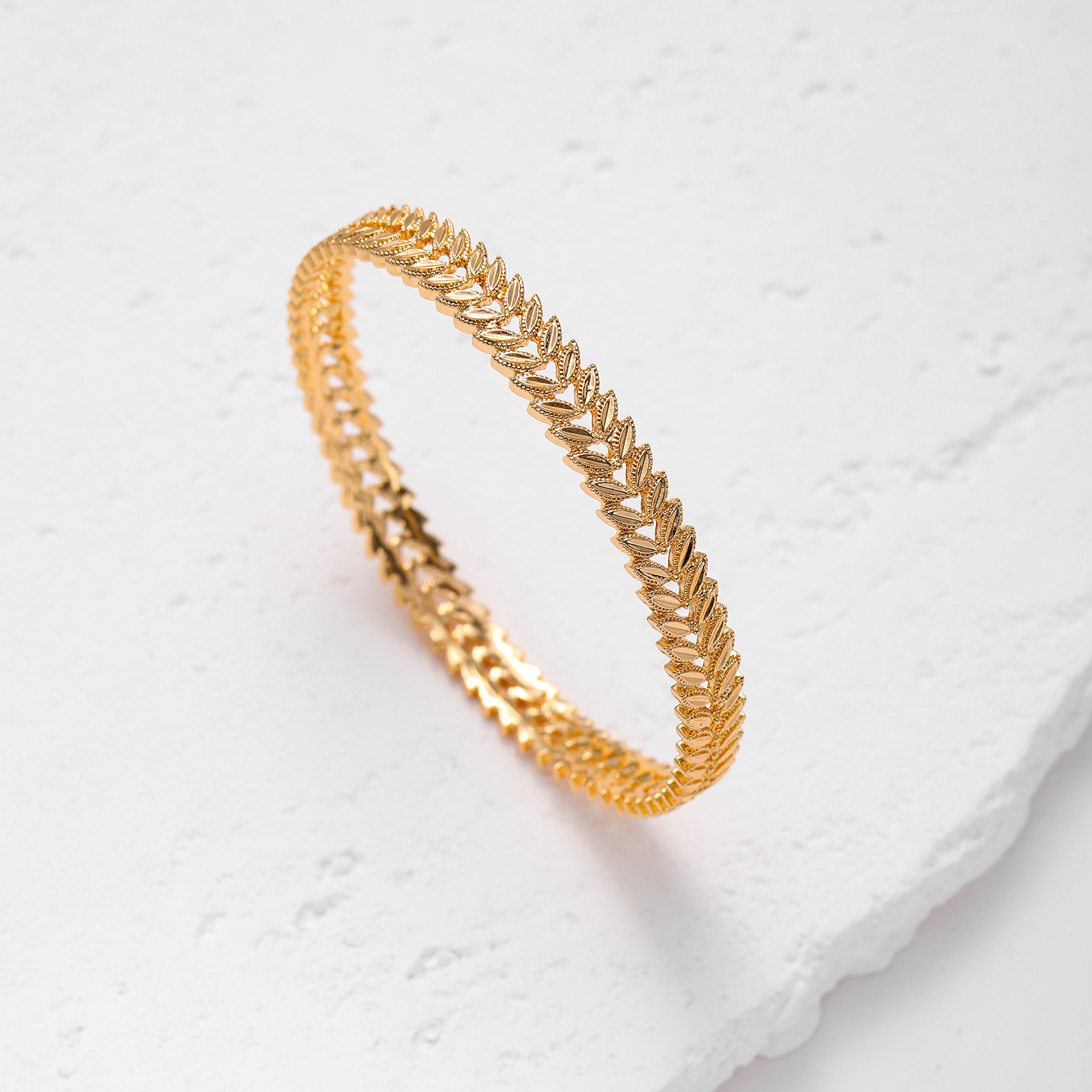 Opciones transfronterizas de venta caliente pulsera de alta calidad simple y versátil temperamento de alta gama bronce chapado en oro joyerías al por mayor inventario