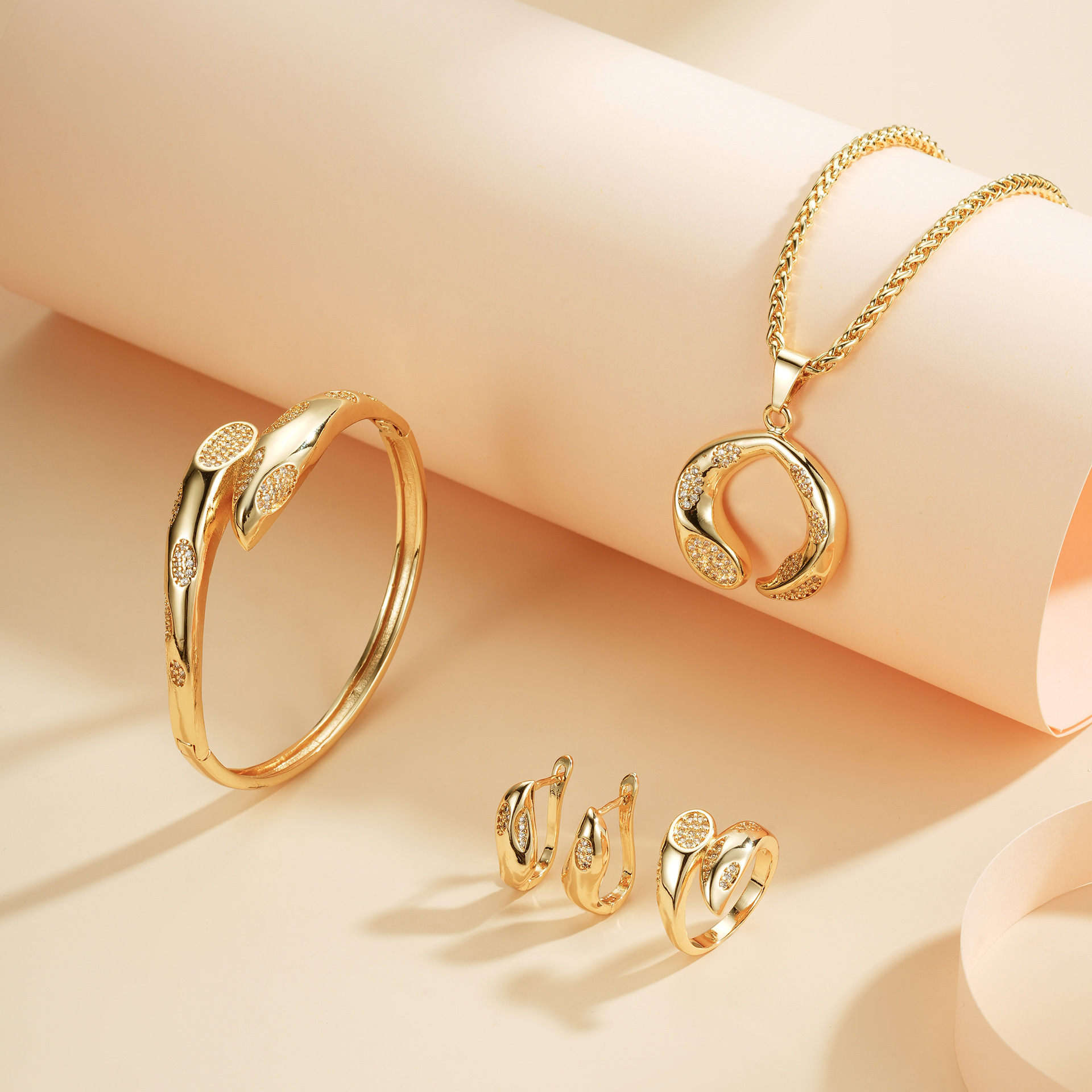 Europa y América de moda ligera de lujo cobre dorado joyería conjunto pulsera pendientes pulsera colgante collar joyería de alta gama conjunto de cuatro piezas image 3