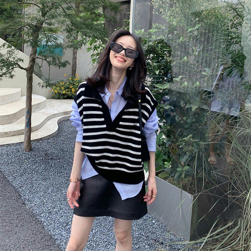 2025 Spring and Autumn New Australian Wool Sweater Women's Velvet Striped V-Neck Knitted Vest Loose Sleeveless Vest Sweater Outerwear 2025 Spring and Autumn New Australian Wool Sweater Women's Velvet Striped V-Neck Knitted Vest Loose Sleeveless Vest Sweater Outerwear
