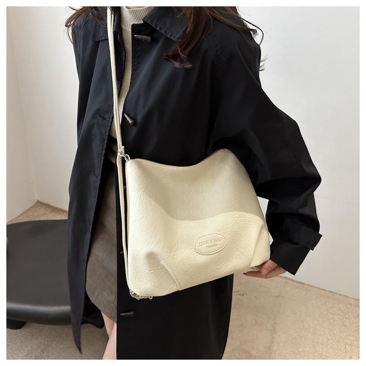 The 2024 new pleated tote bag is a large-capacity casual and fashionable backpack for women, featuring multi-functional texture and a single-shoulder crossbody bag undefined