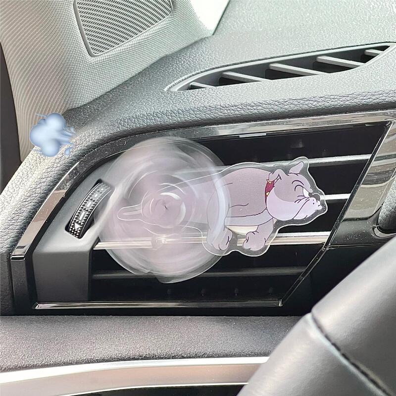 猫とネズミの車は風口のエアコンを載せてトムとジェリーの車内のアクリルの装飾品を捕まえます。|undefined