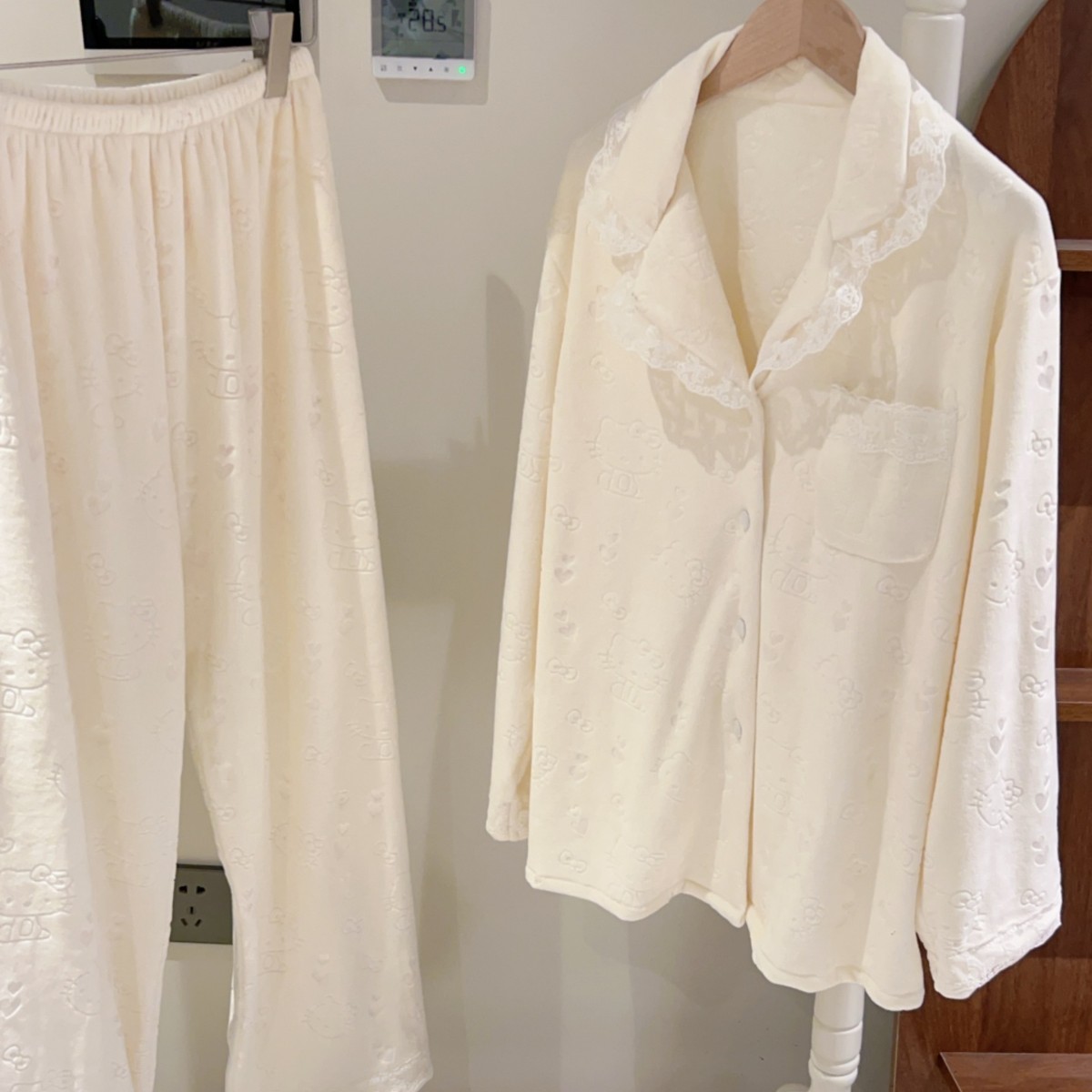 Women's Autumn/Winter New Kt Embossed Island Velvet Thermal Underwear Pure Desire Style Anti-Dew Point Thickened Women's Loungewear