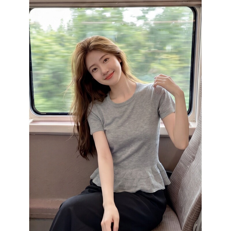 [Icy Silk Washed Style] Gray Lace Short-Sleeve Knitted Top for Women, New Summer Design with Waist-Cinching Pleats and Tuck Waist T-Shirt