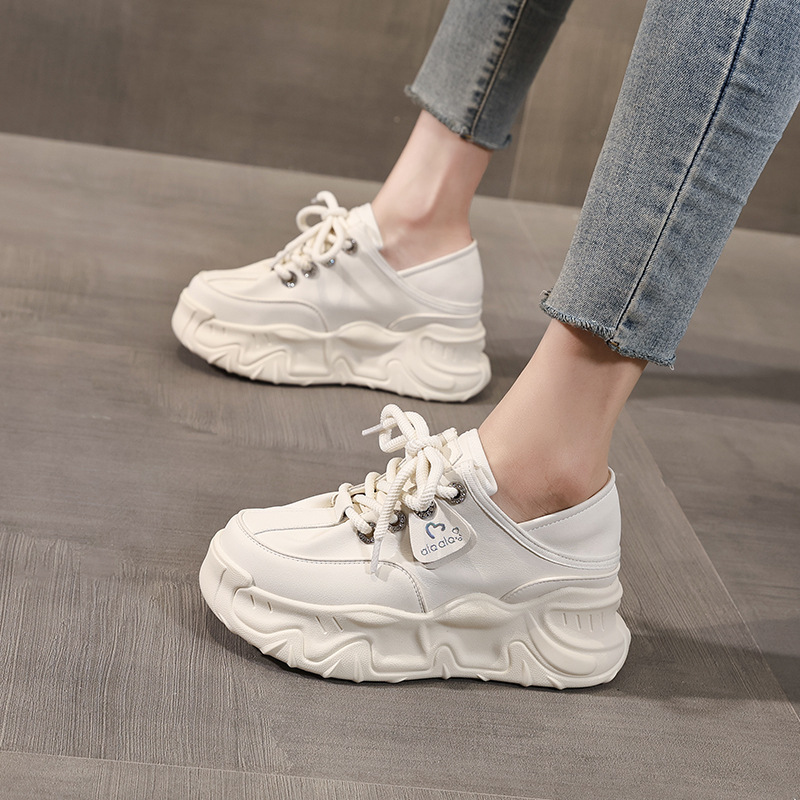 Giày sneaker nữ đế dày tăng chiều cao, form slip-on tiện lợi, đế bánh xốp mềm — màu be